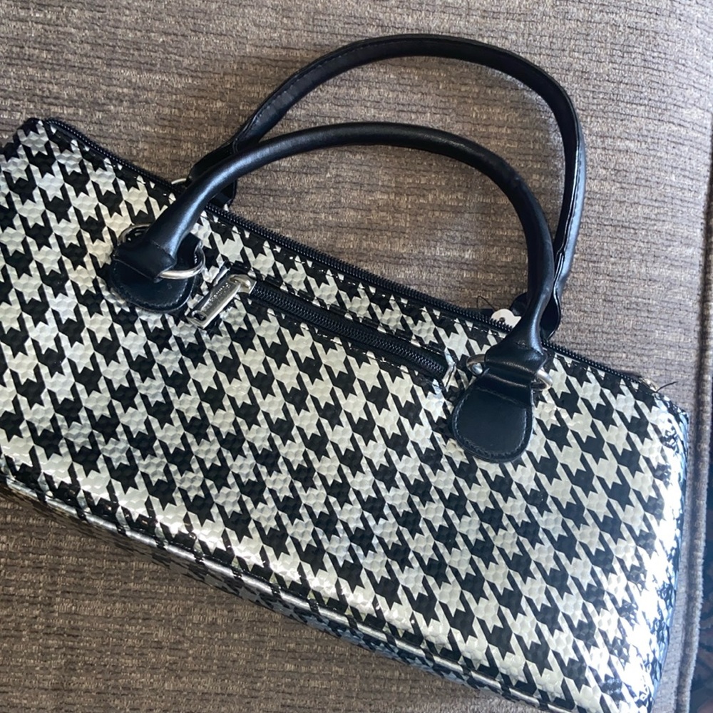 Wine purse! corkscrew included! NWT houndstooth outer, insulated-thermal lined.